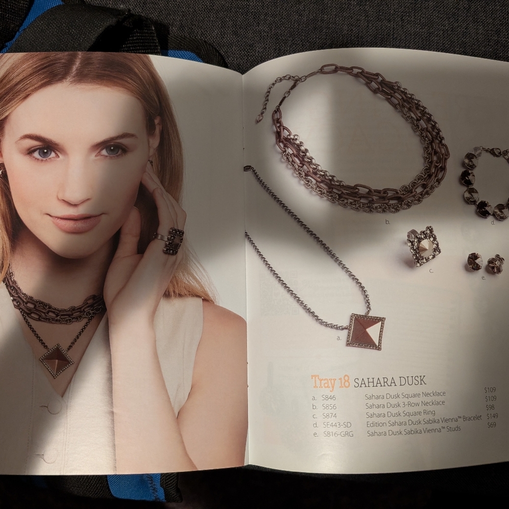 ISO-Sahara Dusk Vienna studs